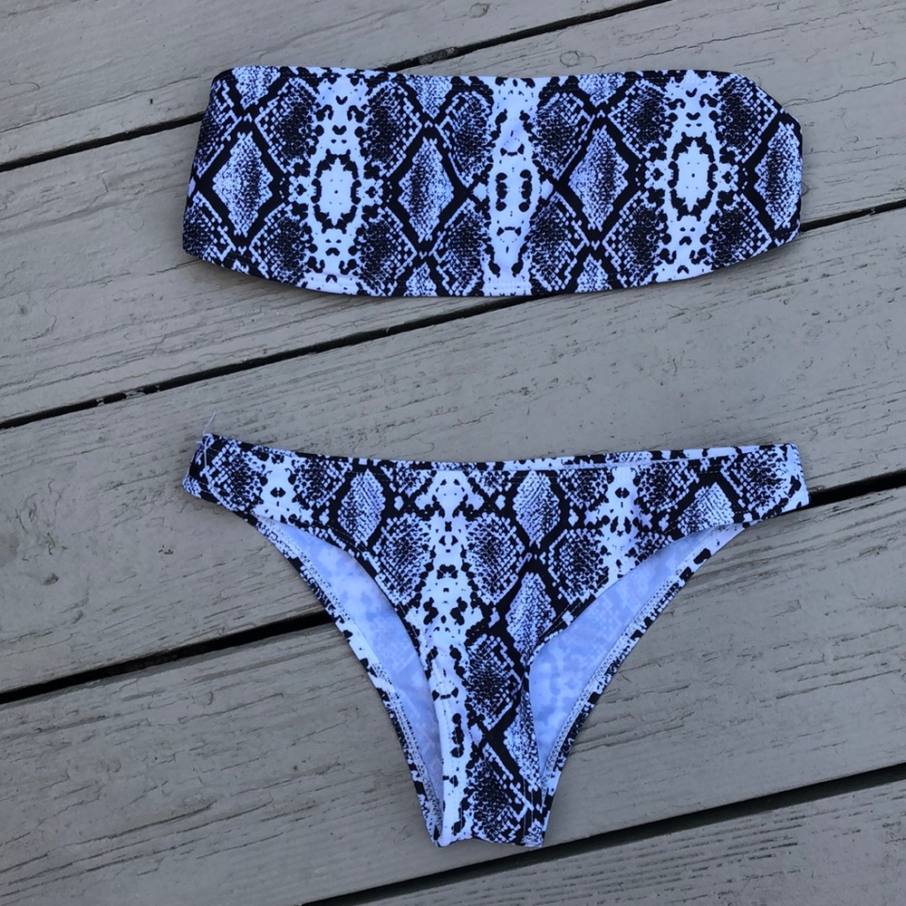 NWOT black and white python snake skin print strapless bikini